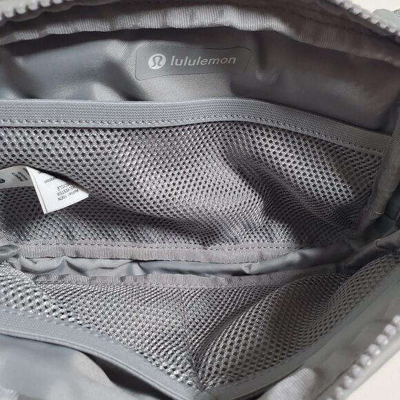 NEW Lululemon Women’s Everywhere Belt Bag 1L Silver Drop Nylon Athleisure - Picture 3 of 7